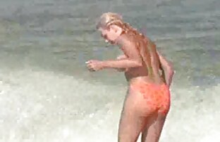 XXX Il massaggio xxx casalinghe mature dura per lei e poi si tolse i vestiti e cominciò a strofinare il corpo della donna