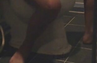 XXX Metto un donne anziane foto porno cappuccio di gomma e mi siedo sopra